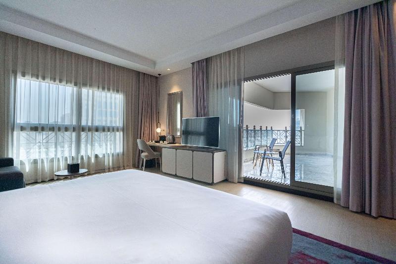 Junior Suite z Tarasem, Barcelo Al Jaddaf, Dubai