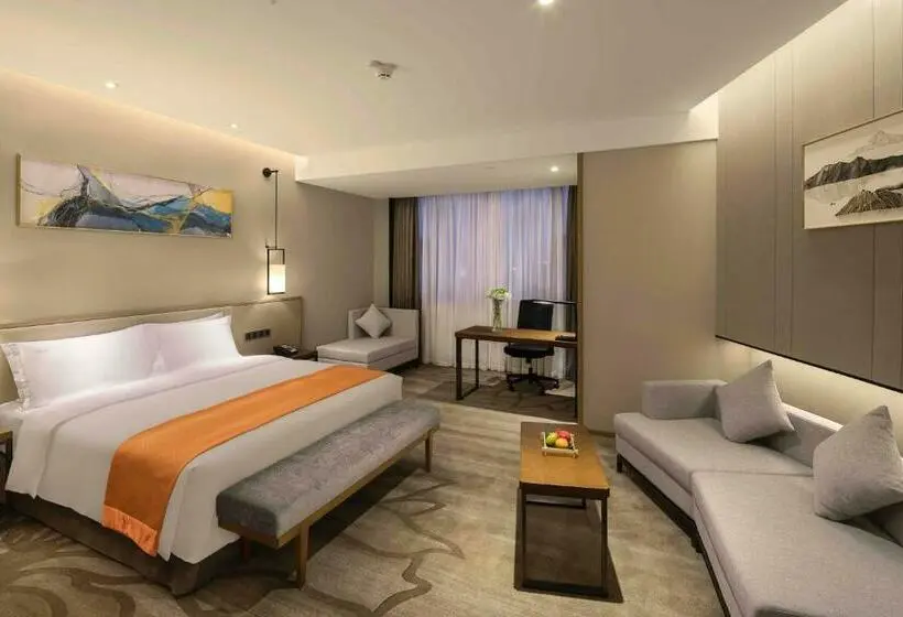 キングサイズベッドのデラックスルーム, Holiday Inn Chengdu Airport, An Ihg