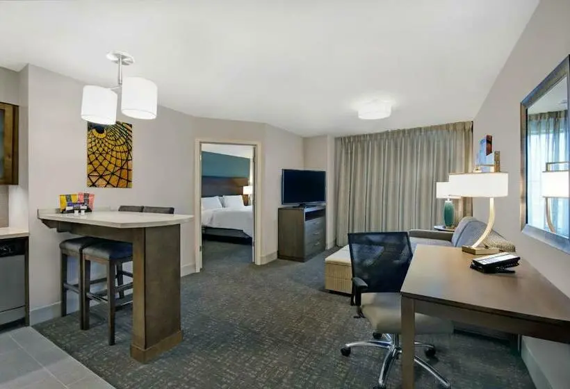 キングサイズベッドのスイートルーム, Staybridge Suites   Sterling Heights  Detroit Area, An Ihg