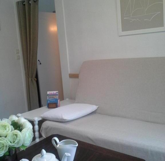 דירת חדר, Kan Avel