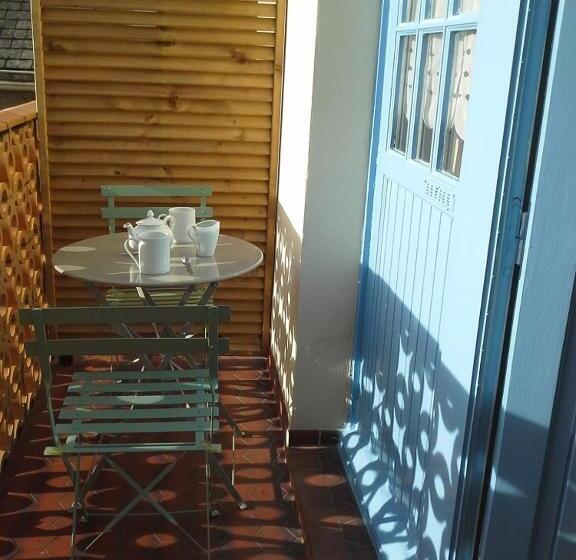 דירת חדר, Kan Avel