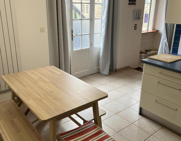 דירת שני חדרים, Kan Avel