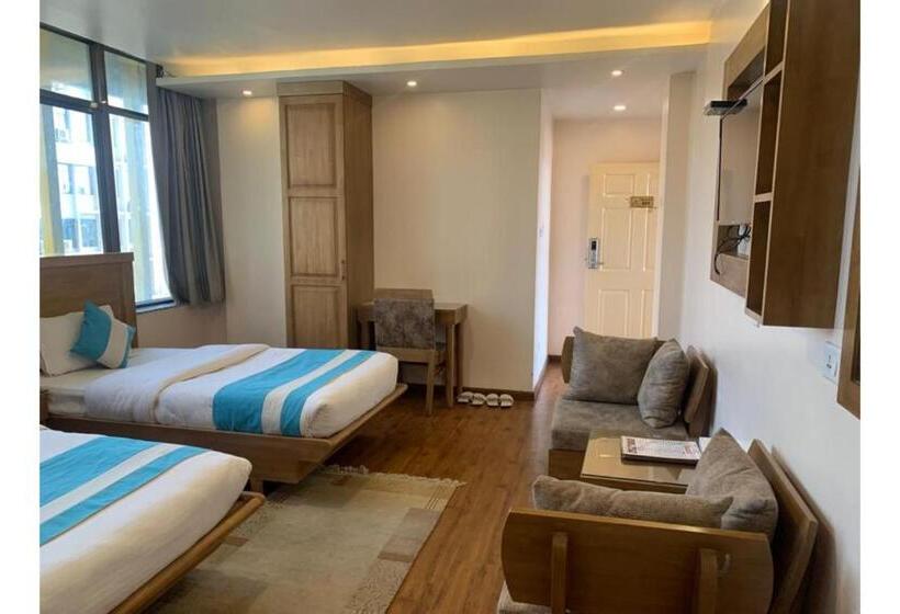 اتاق خانوادگی, Tapas