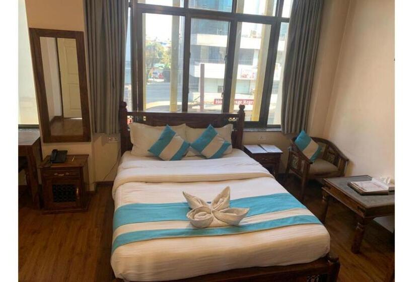 اتاق لوکس, Tapas