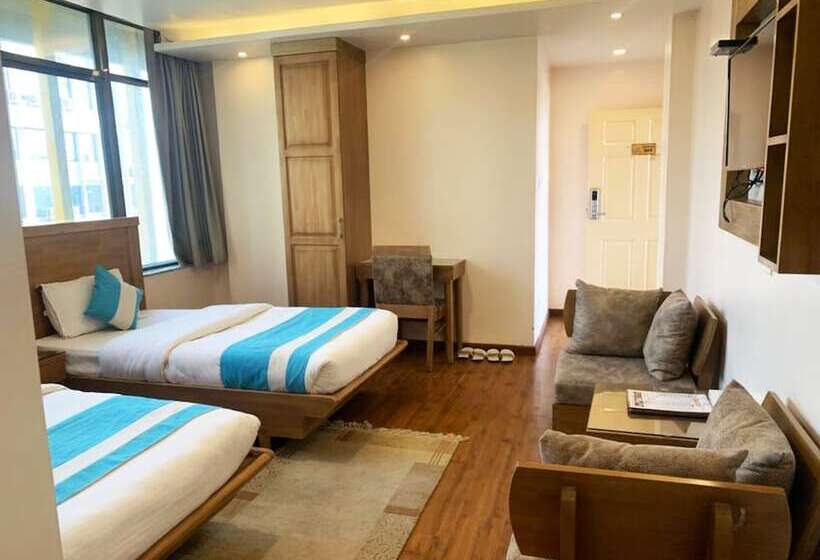 اتاق خانوادگی, Tapas