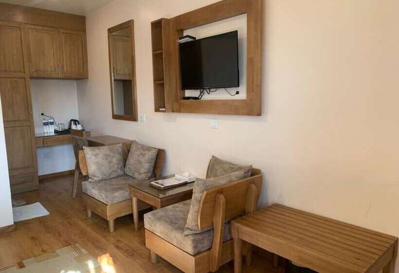 اتاق خانوادگی, Tapas