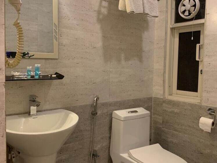 اتاق خانوادگی, Tapas