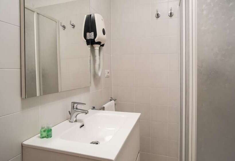 חדר קלאסי לארבעה, Minerva Monks Inn