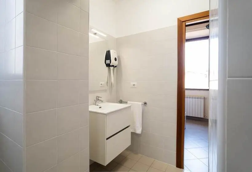 اتاق کلاسیک چهارنفره, Minerva Monks Inn