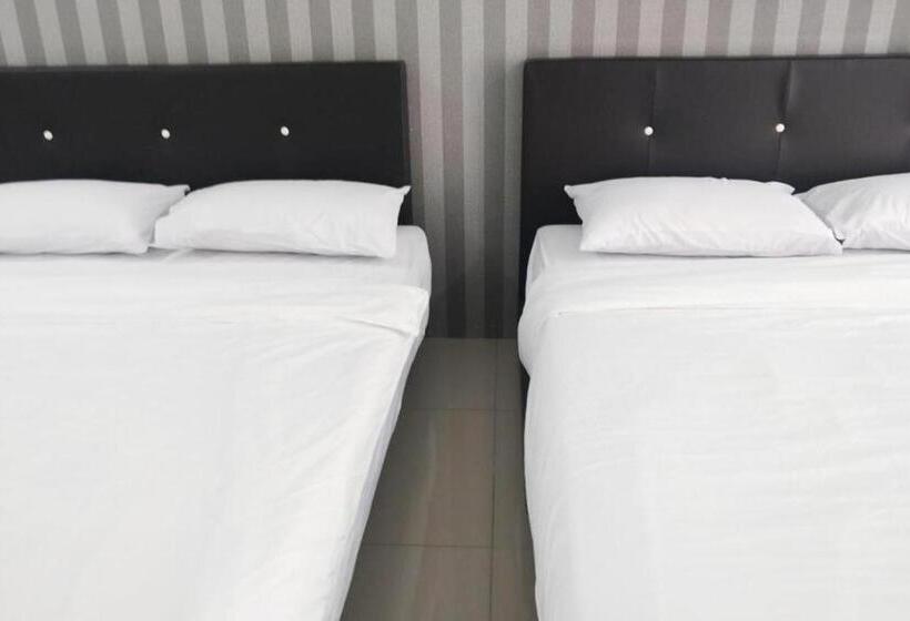 סוויטה משפחתית, Summer Inn