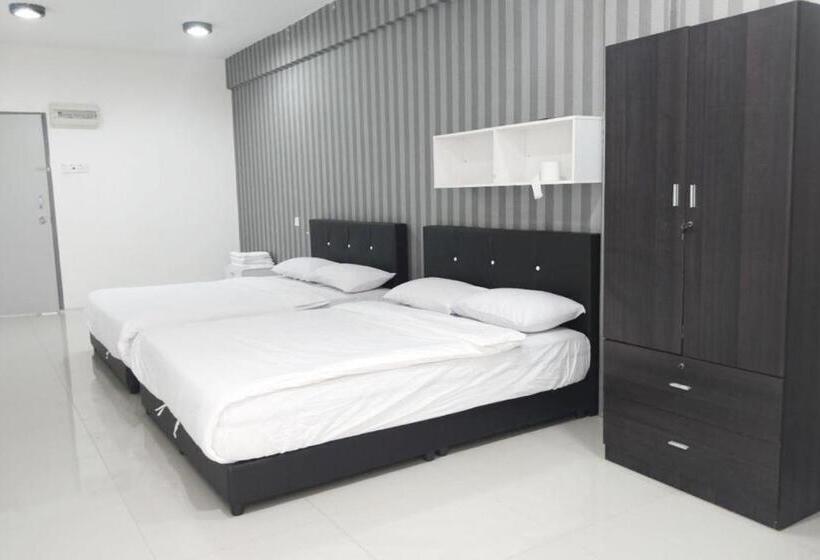 סוויטה משפחתית, Summer Inn