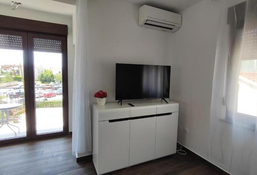 Pokój Standard z Tarasem, Viktor Rooms And Apartments