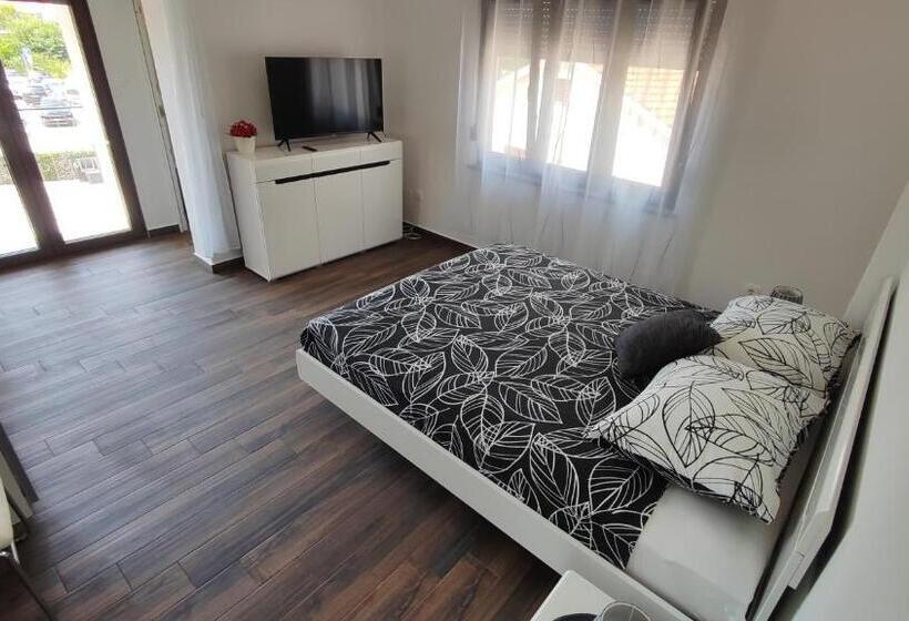 Pokój Standard z Tarasem, Viktor Rooms And Apartments