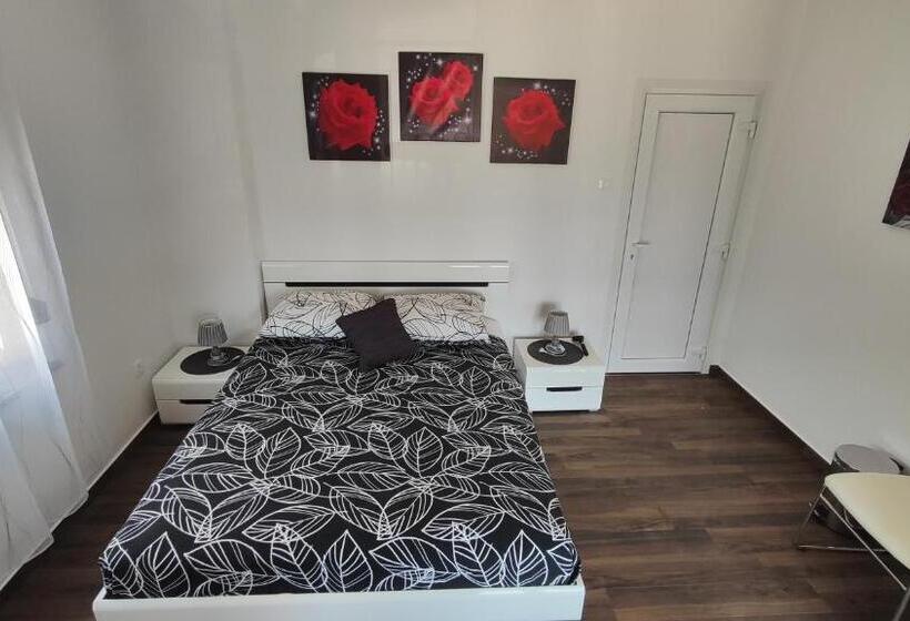 Standardzimmer mit Terrasse, Viktor Rooms And Apartments