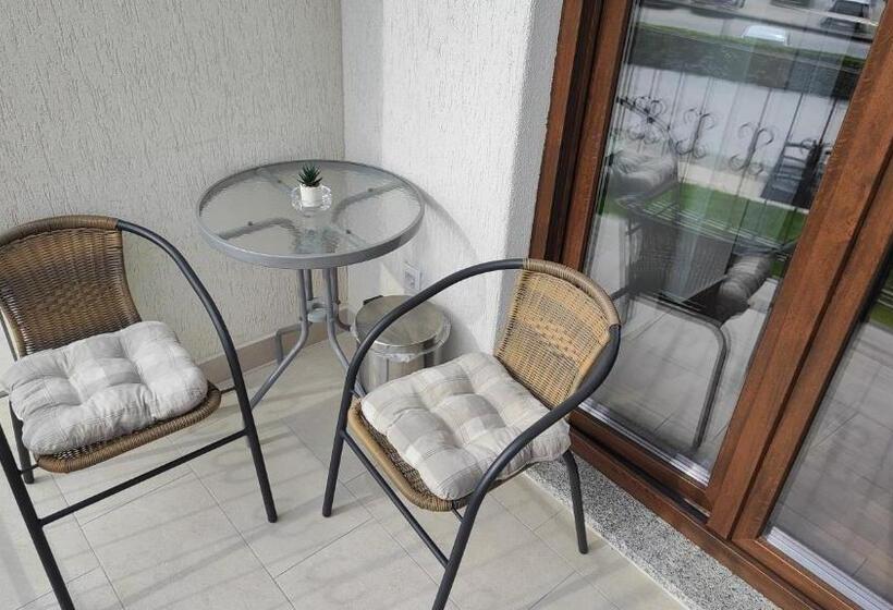 Pokój Trzyosobowy Standard z Balkonem, Viktor Rooms And Apartments