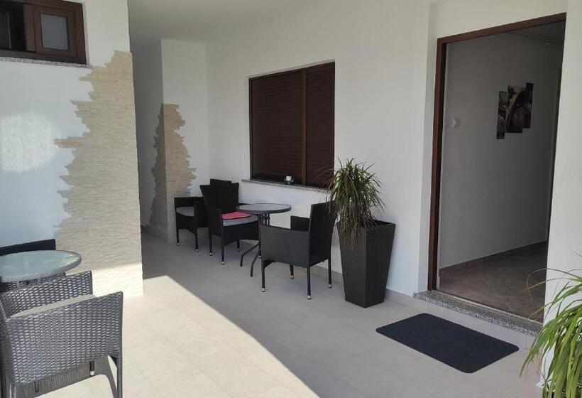 Deluxe Zimmer, Viktor Rooms And Apartments