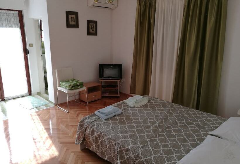 Deluxe Zimmer, Viktor Rooms And Apartments
