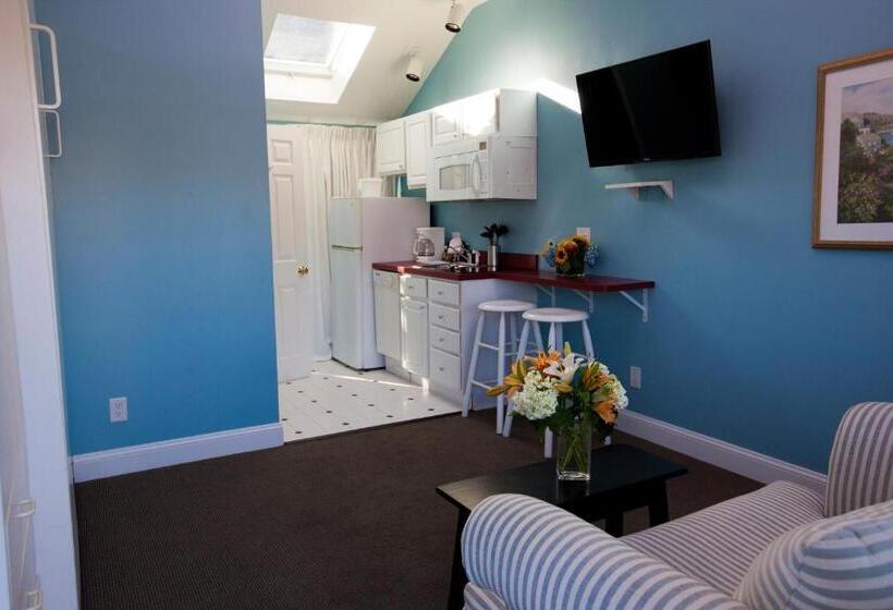 スタンダードスタジオ, Edgewater Beach Resort