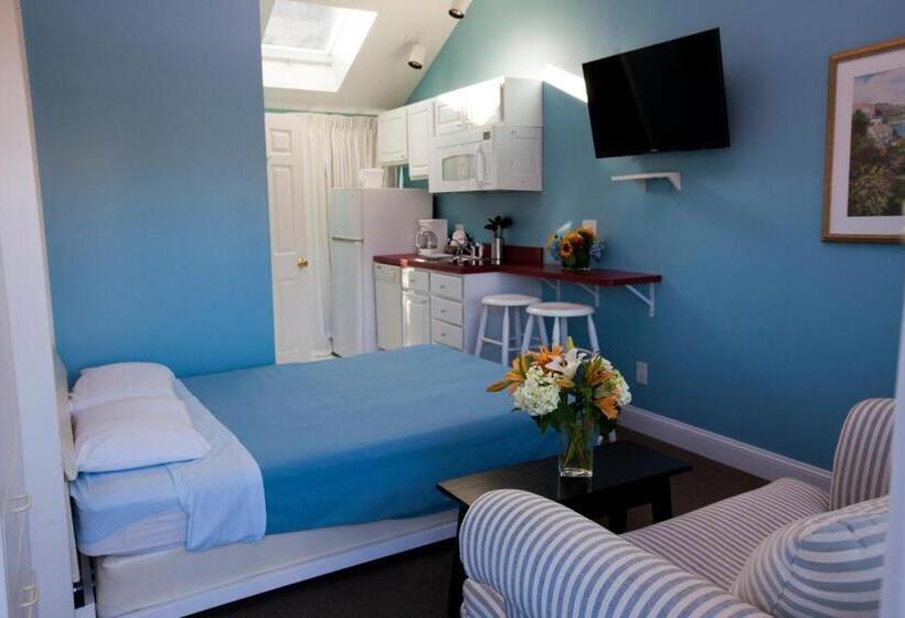 スタンダードスタジオ, Edgewater Beach Resort