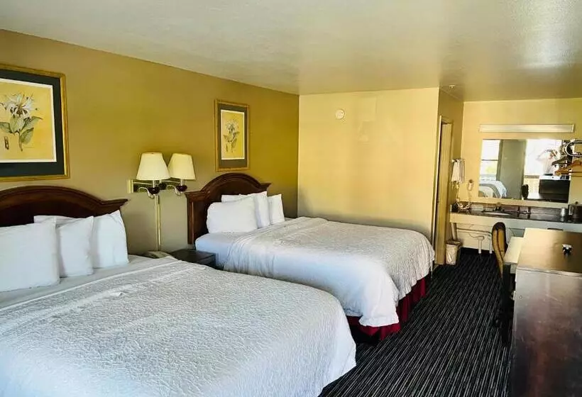２ダブルベッドのスタンダードルーム, Alpine Valley Inn