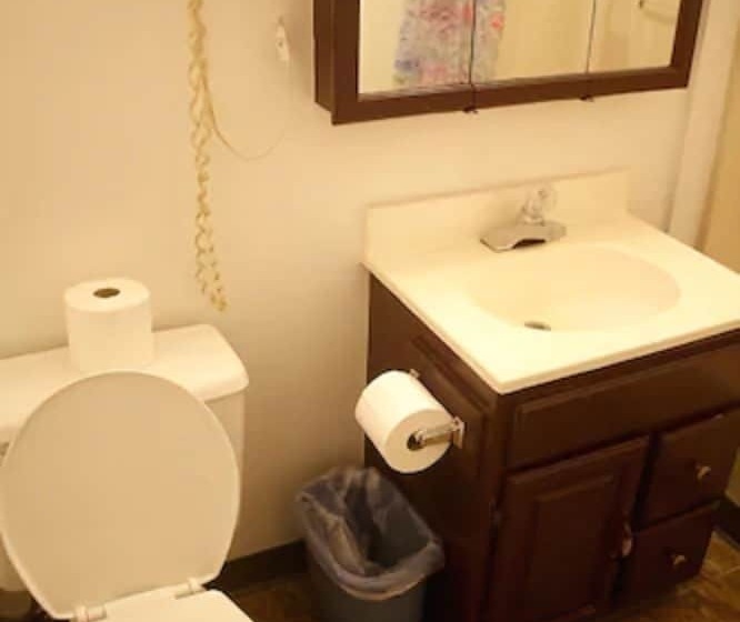 סוויטת ג'וניור, Econo Inn Anchorage