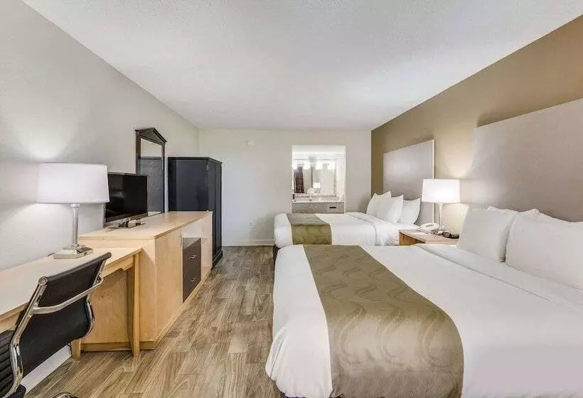 ２ダブルベッドのスタンダードルーム, Quality Inn & Suites Hot Springslake Hamilton