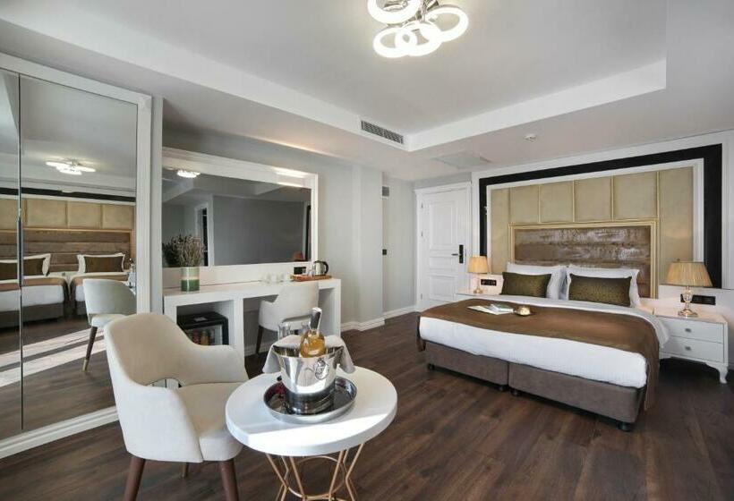 سوییت جونیور با بالکن, Pell Palace Hotel & Spa