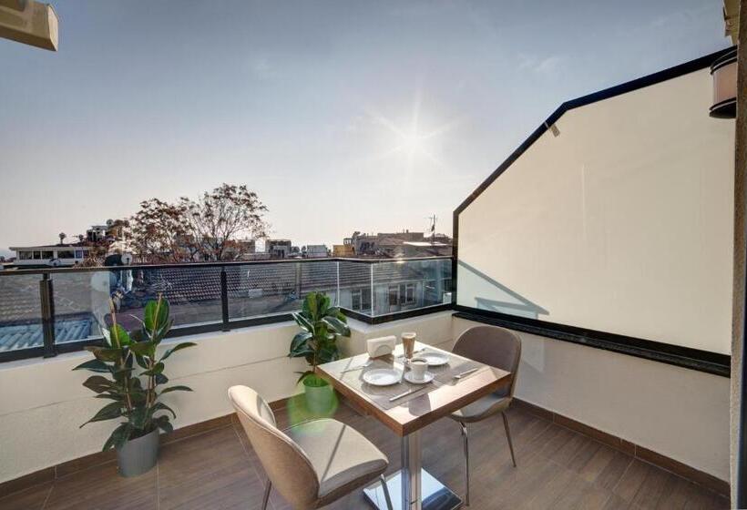 سوییت جونیور با بالکن, Pell Palace Hotel & Spa