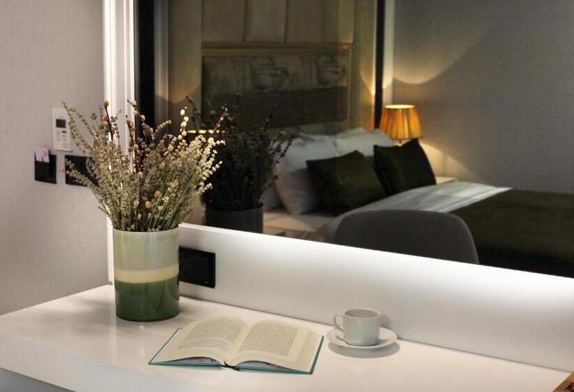 سوییت جونیور با بالکن, Pell Palace Hotel & Spa