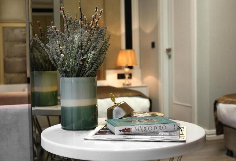 سوییت جونیور با بالکن, Pell Palace Hotel & Spa