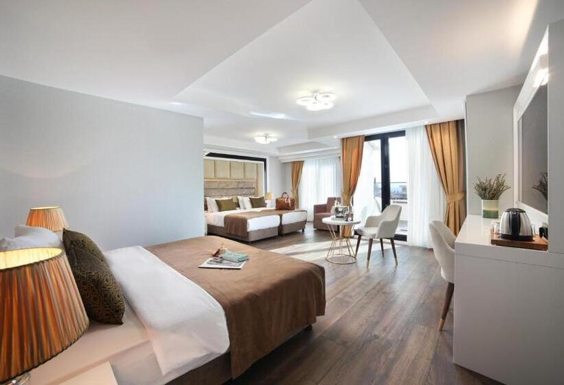 سوییت جونیور با بالکن, Pell Palace Hotel & Spa