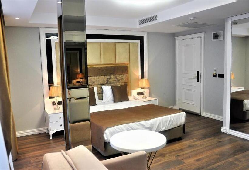 اتاق استاندارد سه تخته با بالکن, Pell Palace Hotel & Spa