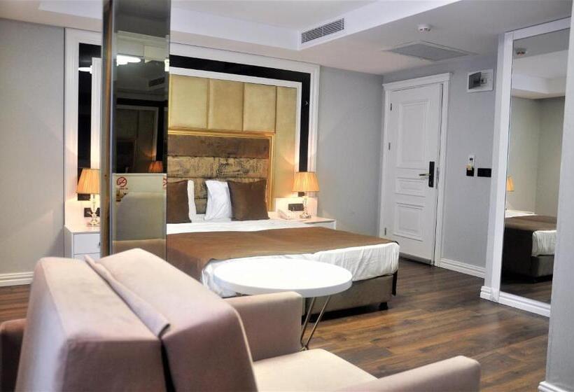 اتاق استاندارد سه تخته با بالکن, Pell Palace Hotel & Spa