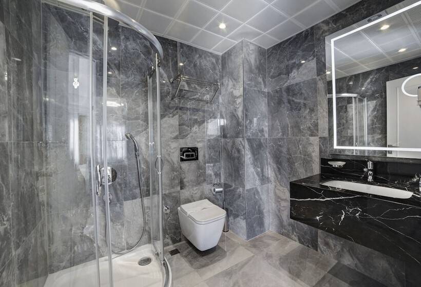 اتاق خانوادگی, Pell Palace Hotel & Spa