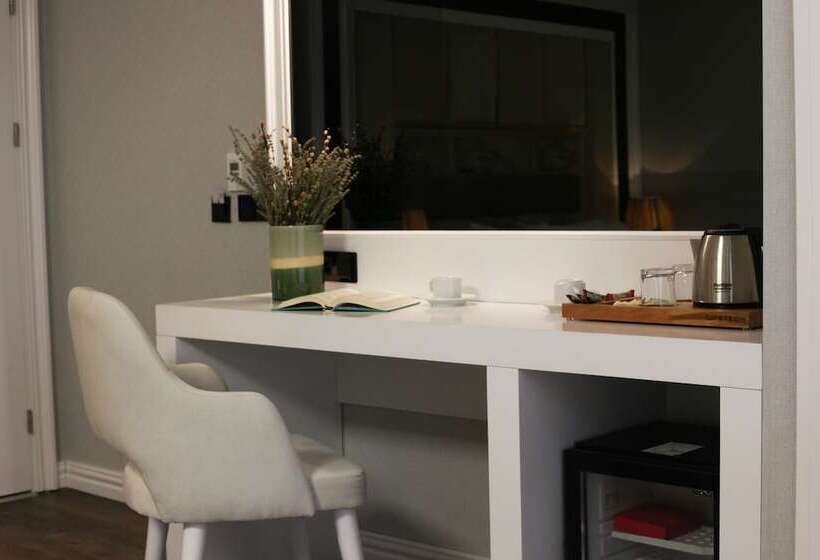 اتاق خانوادگی, Pell Palace Hotel & Spa