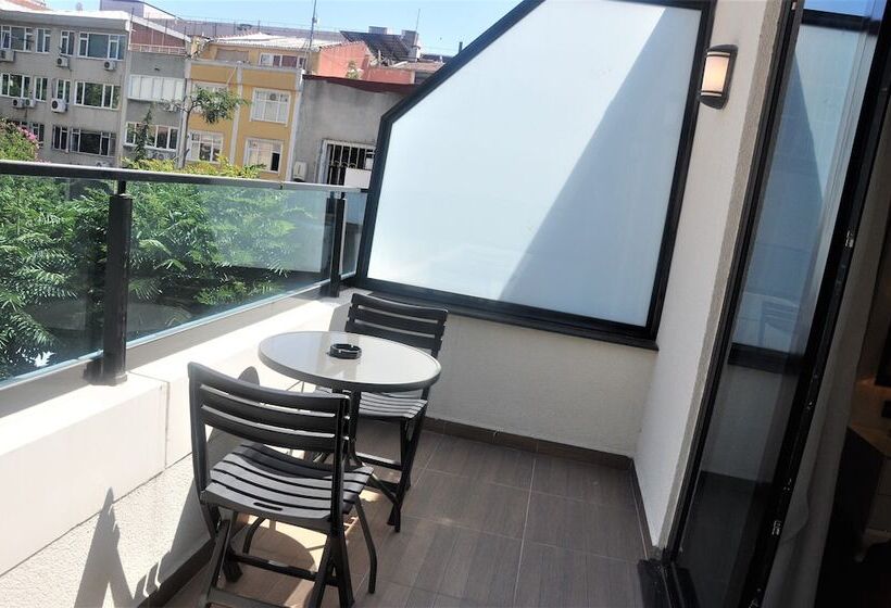 اتاق خانوادگی, Pell Palace Hotel & Spa