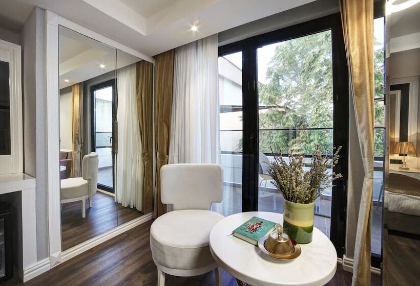 اتاق خانوادگی, Pell Palace Hotel & Spa