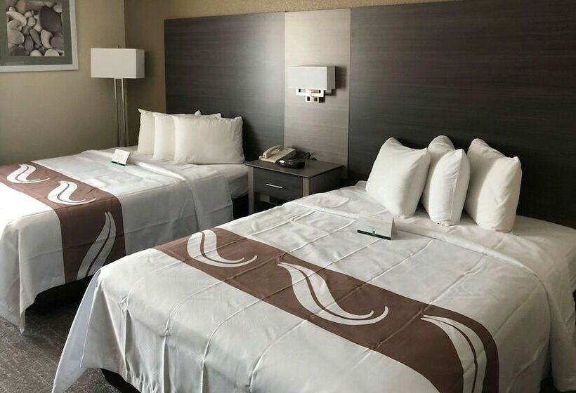 Люкс, Quality Inn & Suites Roanoke   Fort Worth North