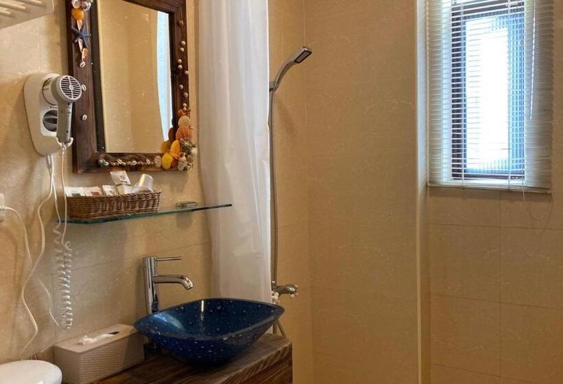 اتاق لوکس با بالکن, 墾丁好消息民宿good News