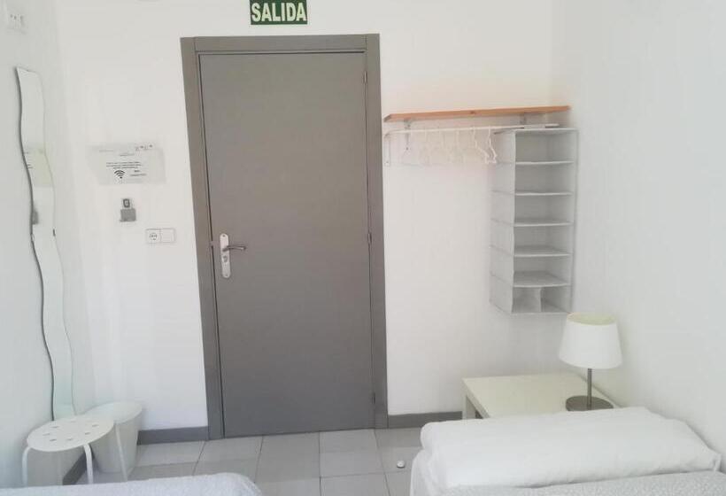 اتاق استاندارد با سرویس بهداشتی مشترک, Hostel Urban Sevilla