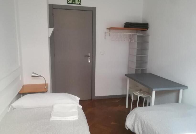 اتاق استاندارد با سرویس بهداشتی مشترک, Hostel Urban Sevilla