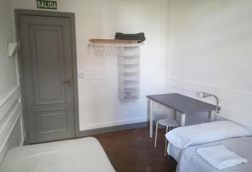 اتاق استاندارد با سرویس بهداشتی مشترک, Hostel Urban Sevilla