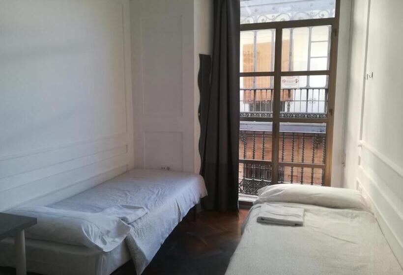 اتاق استاندارد با سرویس بهداشتی مشترک, Hostel Urban Sevilla