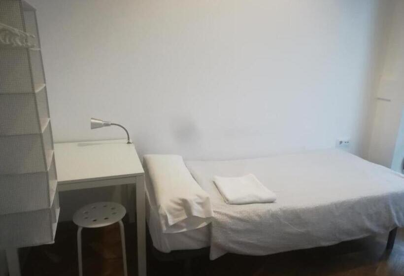 اتاق استاندارد با سرویس بهداشتی مشترک, Hostel Urban Sevilla