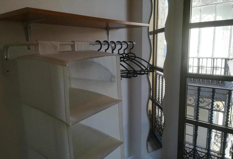 اتاق استاندارد یک تخته با سرویس بهداشتی مشترک, Hostel Urban Sevilla