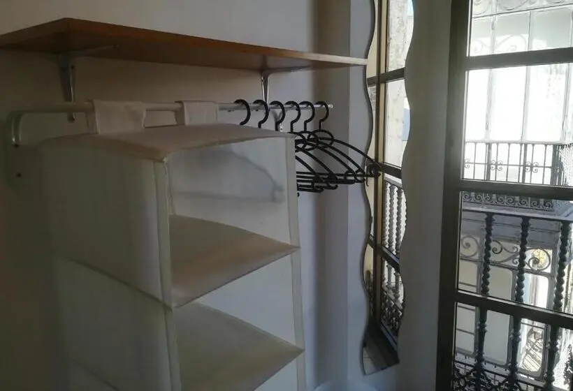 Standard Yhden Hengen Huone Jaettu Kylpyhuone, Hostel Urban Sevilla