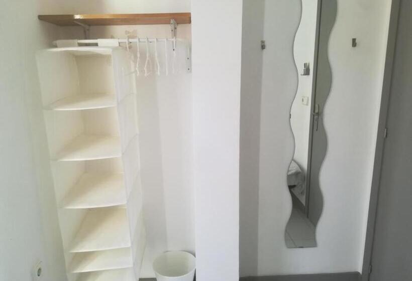 اتاق استاندارد یک تخته با سرویس بهداشتی مشترک, Hostel Urban Sevilla