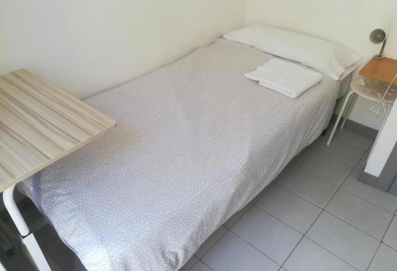 اتاق استاندارد یک تخته با سرویس بهداشتی مشترک, Hostel Urban Sevilla