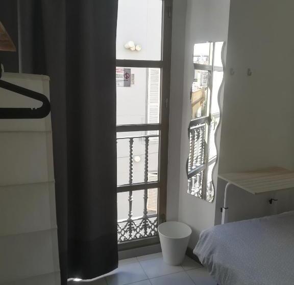 اتاق استاندارد یک تخته با سرویس بهداشتی مشترک, Hostel Urban Sevilla