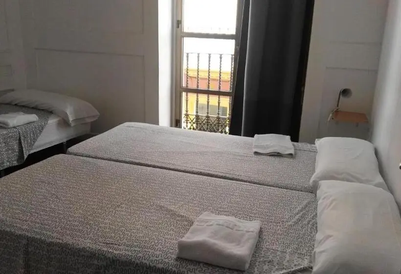 Standard Kolmen Hengen Huone Jaettu kylpyhuone, Hostel Urban Sevilla